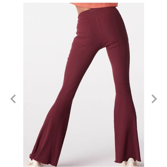 Outdoor Voices SuperForm Rib Flare Pant Stretchy Bell Bottom In Burgundy Size xs - Picture 2 of 12